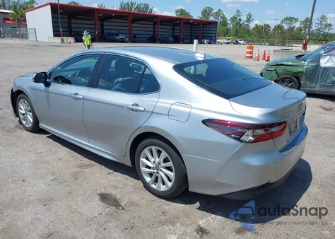 2023 Toyota Camry Le z USA, uszkodzony, nr VIN 4T1C11AK9PU746395
